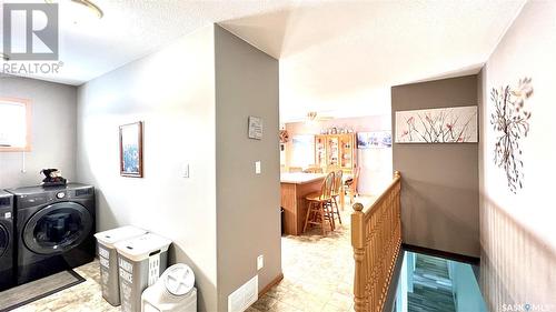 800 Mckenzie Street N, Outlook, SK - Indoor Photo Showing Laundry Room