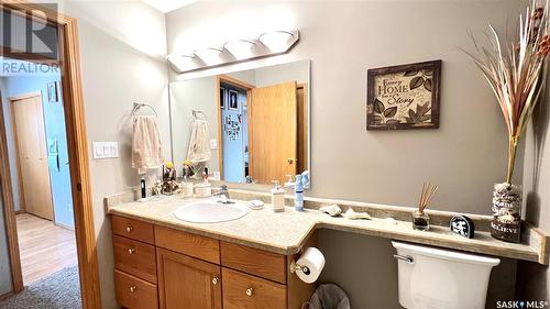 800 Mckenzie Street N, Outlook, SK - Indoor Photo Showing Bathroom
