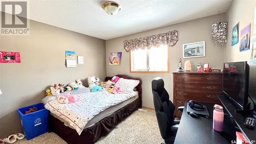 800 Mckenzie Street N, Outlook, SK - Indoor Photo Showing Bedroom