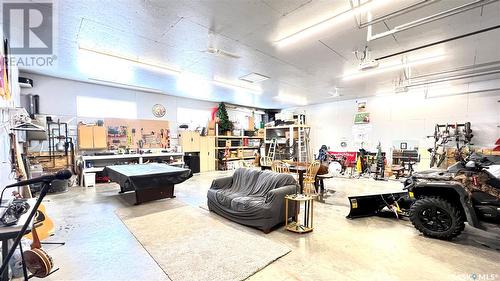 800 Mckenzie Street N, Outlook, SK - Indoor Photo Showing Garage