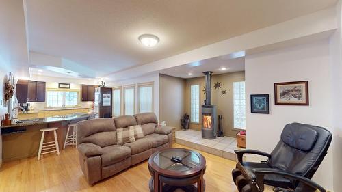 550 Jaffray Baynes Lake Road, Elko, BC - Indoor Photo Showing Living Room
