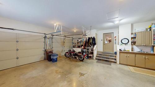 550 Jaffray Baynes Lake Road, Elko, BC - Indoor Photo Showing Garage