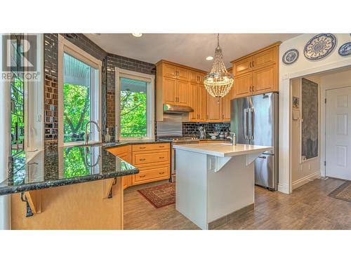 10220 Columbia Way, Vernon, BC - Indoor Photo Showing Kitchen With Stainless Steel Kitchen