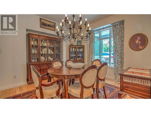 10220 Columbia Way, Vernon, BC - Indoor Photo Showing Dining Room