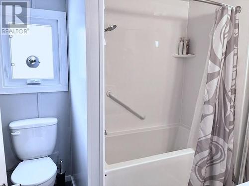 1056 Maple Heights Road, Quesnel, BC - Indoor Photo Showing Bathroom
