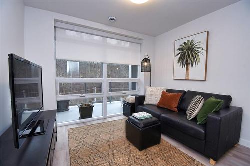 Set up as Informal Sitting Area - 479 Charlton Avenue E|Unit #605, Hamilton, ON - Indoor Photo Showing Living Room