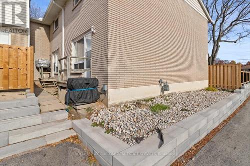 2 - 11 Colmar Place, Hamilton, ON - Outdoor With Exterior