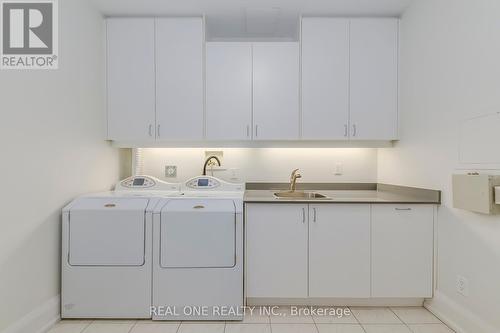 #604 -65 Port St E, Mississauga, ON - Indoor Photo Showing Laundry Room