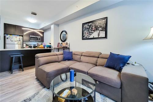 81 Robinson Street|Unit #305, Hamilton, ON - Indoor Photo Showing Living Room
