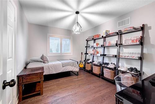 4291 Couples Crescent, Burlington, ON - Indoor Photo Showing Bedroom