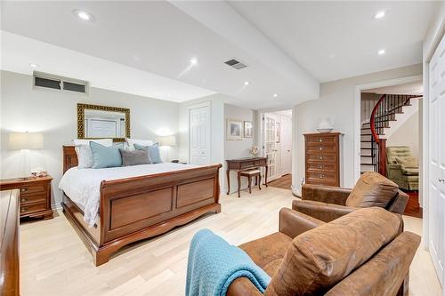 4291 Couples Crescent, Burlington, ON - Indoor Photo Showing Bedroom