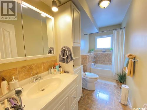 103 Claustre Avenue, Maple Creek, SK - Indoor Photo Showing Bathroom