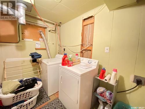 103 Claustre Avenue, Maple Creek, SK - Indoor Photo Showing Laundry Room