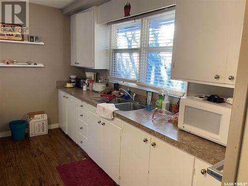 103 Claustre Avenue, Maple Creek, SK - Indoor Photo Showing Kitchen With Double Sink