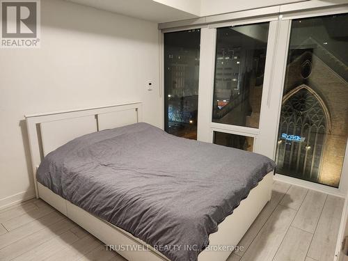 708 - 60 Shuter Street, Toronto, ON - Indoor Photo Showing Bedroom