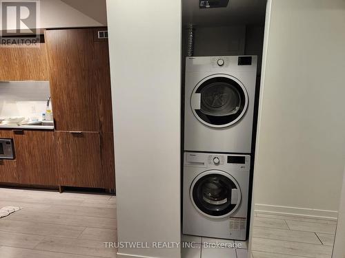 708 - 60 Shuter Street, Toronto, ON - Indoor Photo Showing Laundry Room