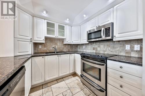 307 - 100 Bronte Road, Oakville, ON - Indoor Photo Showing Kitchen With Upgraded Kitchen