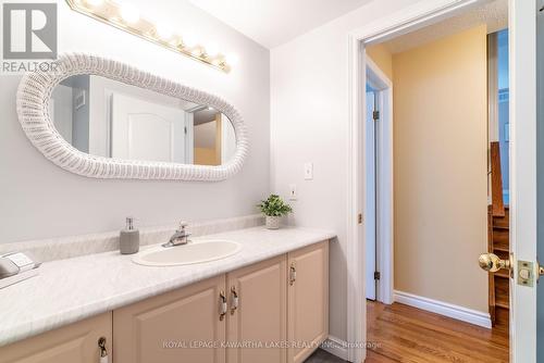 24 South Fork Dr, Kawartha Lakes, ON - Indoor Photo Showing Bathroom