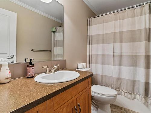 1611 Shawnigan-Mill Bay Rd, Shawnigan Lake, BC - Indoor Photo Showing Bathroom