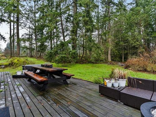 1611 Shawnigan-Mill Bay Rd, Shawnigan Lake, BC - Outdoor With Deck Patio Veranda With Backyard