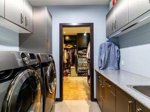 6088 Genoa Bay Rd, Duncan, BC - Indoor Photo Showing Laundry Room
