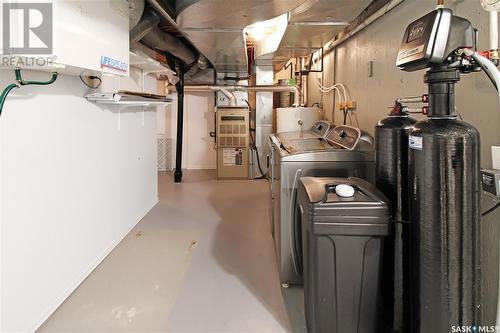 136 6Th Avenue Se, Swift Current, SK - Indoor Photo Showing Laundry Room
