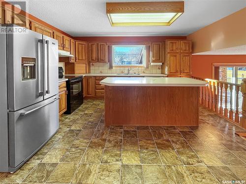 136 6Th Avenue Se, Swift Current, SK - Indoor Photo Showing Kitchen