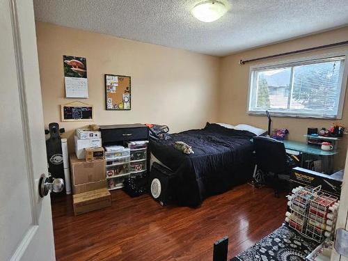 1326 Ottawa Place, Kamloops, BC - Indoor Photo Showing Bedroom