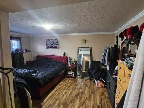 1326 Ottawa Place, Kamloops, BC - Indoor Photo Showing Bedroom