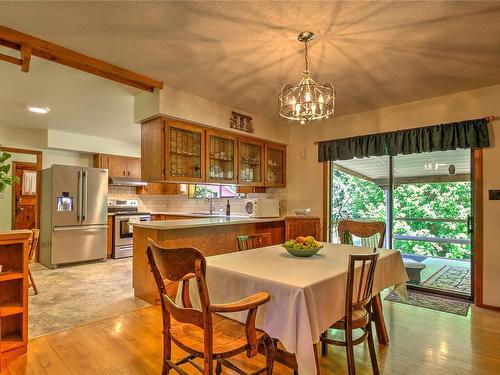 8035 Greendale Rd, Lake Cowichan, BC - Indoor Photo Showing Dining Room