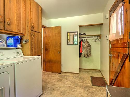 8035 Greendale Rd, Lake Cowichan, BC - Indoor Photo Showing Laundry Room