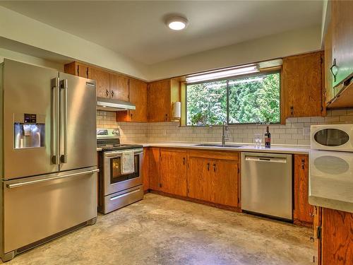 8035 Greendale Rd, Lake Cowichan, BC - Indoor Photo Showing Kitchen