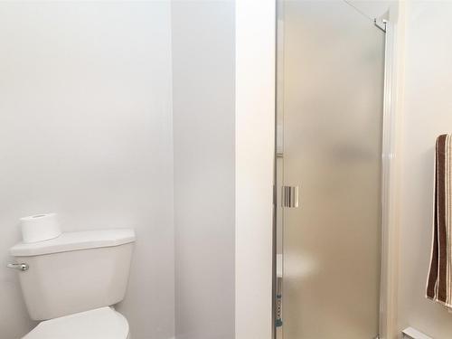 102-2477 Ingram Road, West Kelowna, BC - Indoor Photo Showing Bathroom