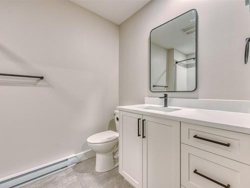 2-115 Parkside Place, Enderby, BC - Indoor Photo Showing Bathroom