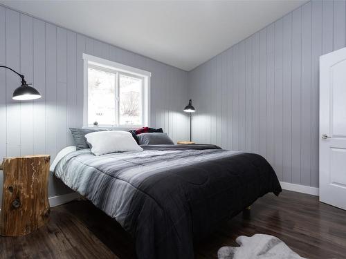 1301 Lewis Road, Kelowna, BC - Indoor Photo Showing Bedroom