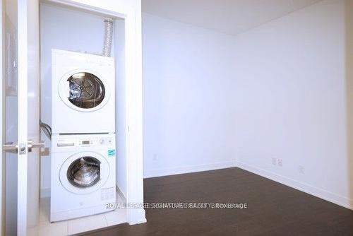 618-199 Richmond St W, Toronto, ON - Indoor Photo Showing Laundry Room
