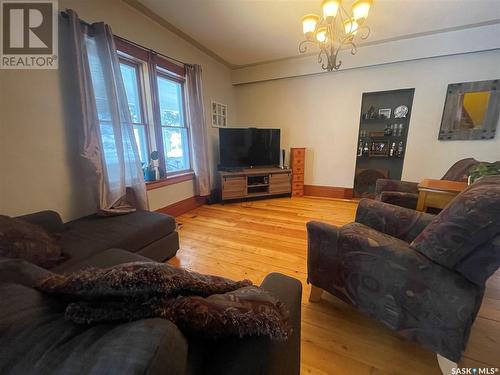 402 Jasper Street, Maple Creek, SK - Indoor Photo Showing Living Room