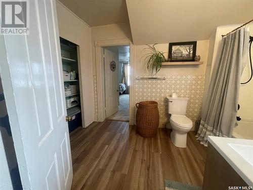 402 Jasper Street, Maple Creek, SK - Indoor Photo Showing Bathroom