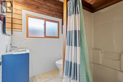 12547 Lakeshore Rd, Wainfleet, ON - Indoor Photo Showing Bathroom