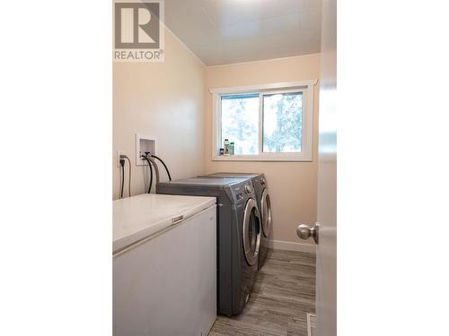 2258 Big Eddy Road, Revelstoke, BC - Indoor Photo Showing Laundry Room