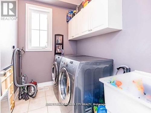 39 Bear Run Rd, Brampton, ON - Indoor Photo Showing Laundry Room