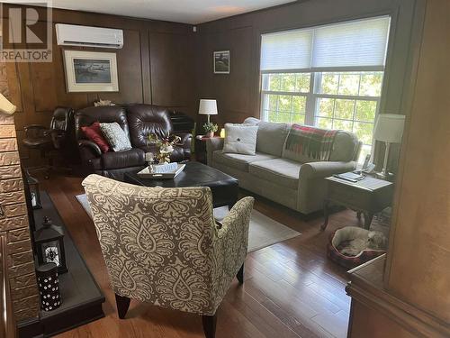 96 Madeleine St, Sault Ste. Marie, ON - Indoor Photo Showing Living Room