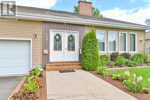 290 St Lawrence St E, Madoc, ON - Outdoor