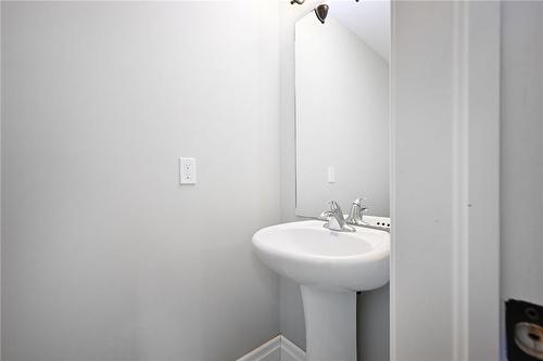 93 Lafayette Street E, Jarvis, ON - Indoor Photo Showing Bathroom