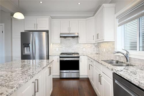 93 Lafayette Street E, Jarvis, ON - Indoor Photo Showing Kitchen With Double Sink With Upgraded Kitchen