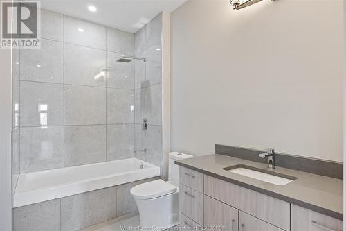 4 Woodland, Kingsville, ON - Indoor Photo Showing Bathroom