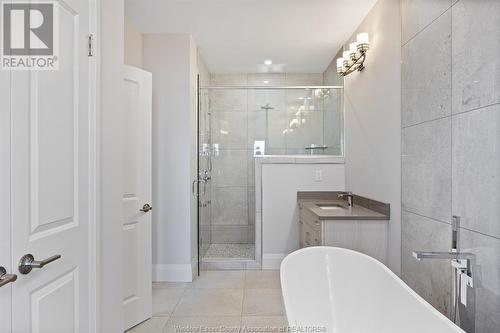 4 Woodland, Kingsville, ON - Indoor Photo Showing Bathroom