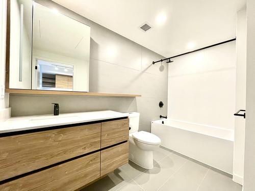 1707 10448 University Drive, Surrey, BC - Indoor Photo Showing Bathroom