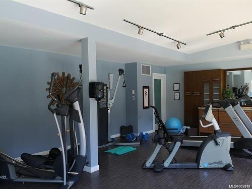 222D-1175 Resort Dr, Parksville, BC - Indoor Photo Showing Gym Room