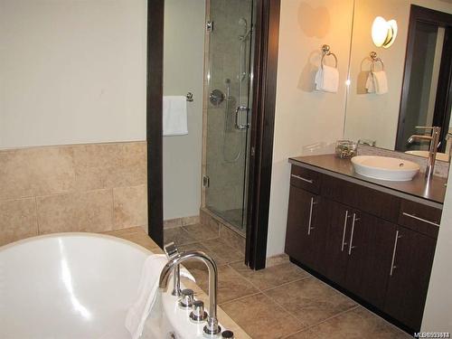 222D-1175 Resort Dr, Parksville, BC - Indoor Photo Showing Bathroom